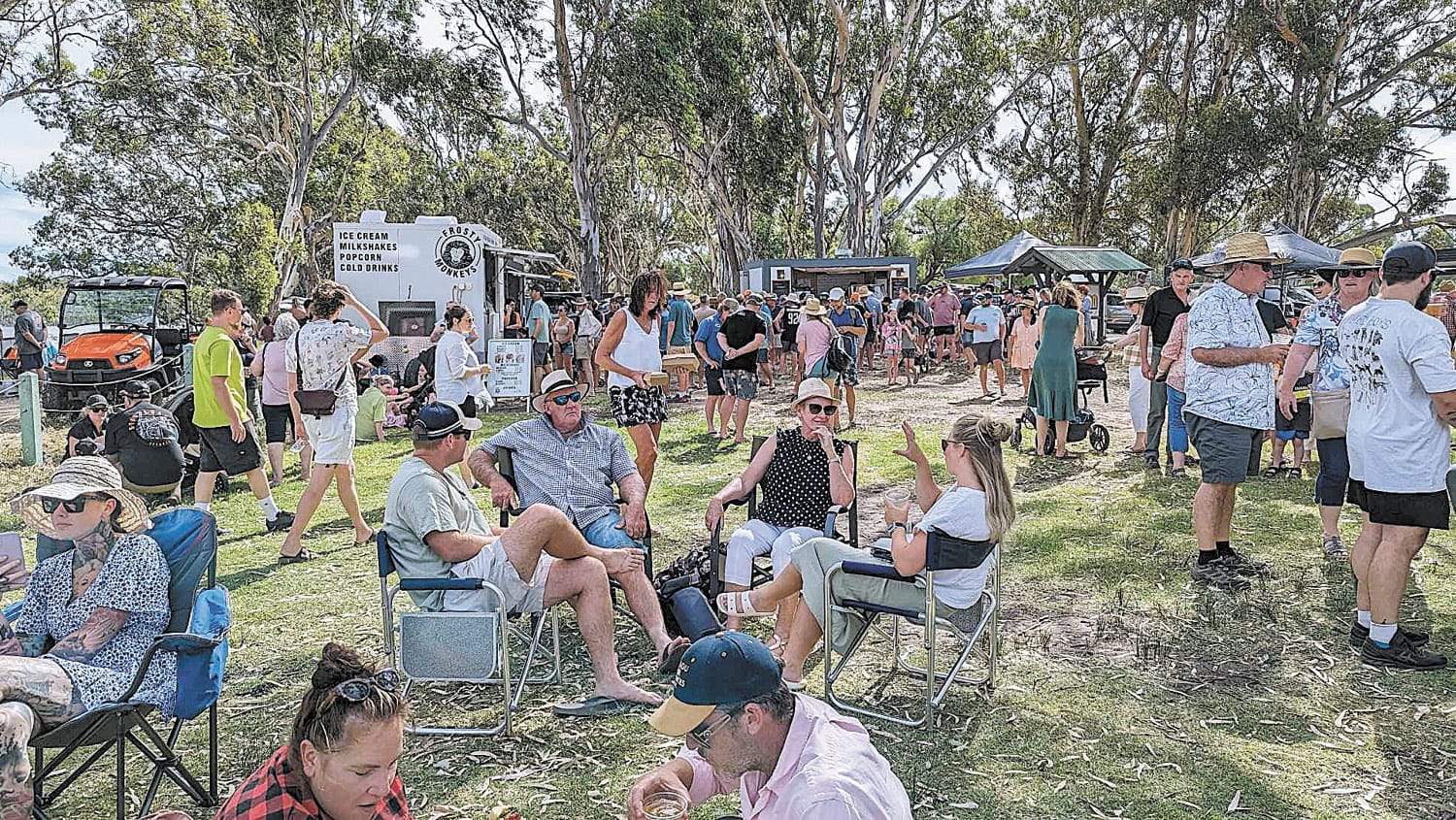 Huge Crowd Gathers for Lake Meran Festival