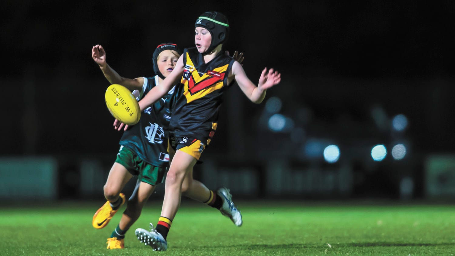 LG U12s versus Echuca Green