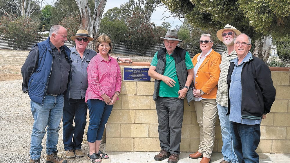 Memorial plaque unveiled for Bert Thomson post image